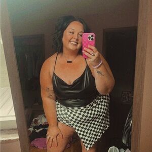 Hey— I’m Kristen… owner of Second Wave Plus Size Styles && Resale 🖤